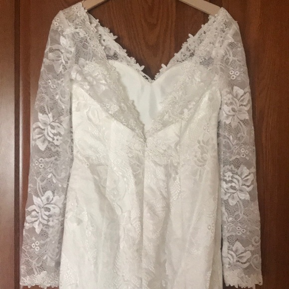 Long sleeve wedding gown - Picture 5 of 6